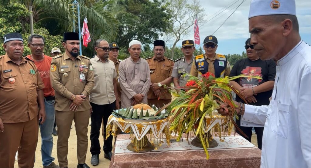 Dibangun di Era Al-Farlaky, Jembatan Keude Ong Kembali Fungsional – Bupati Salurkan Rp100 Juta untuk Masjid Baitul Hidayah