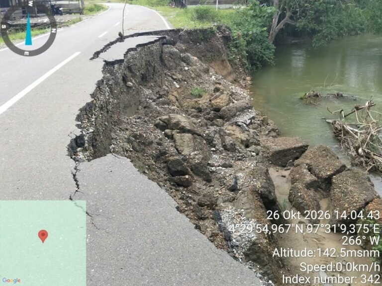 Warga Keluhkan Jalan Peureulak-Lokop Segmen II Rusak Parah dan Terputus, Harus Bayar Palang di Jalan Darurat