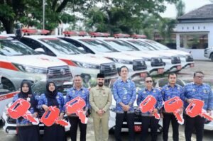 Pemkab Aceh Timur Serahkan 6 Ambulans Baru untuk Puskesmas